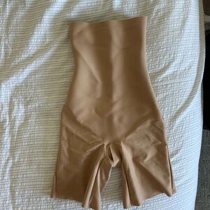 NWOT SKIMS Core Sculpt High Waisted Short Tan Shapewear